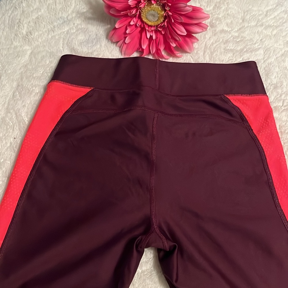 Under Armour Capris Size Medium - image 2